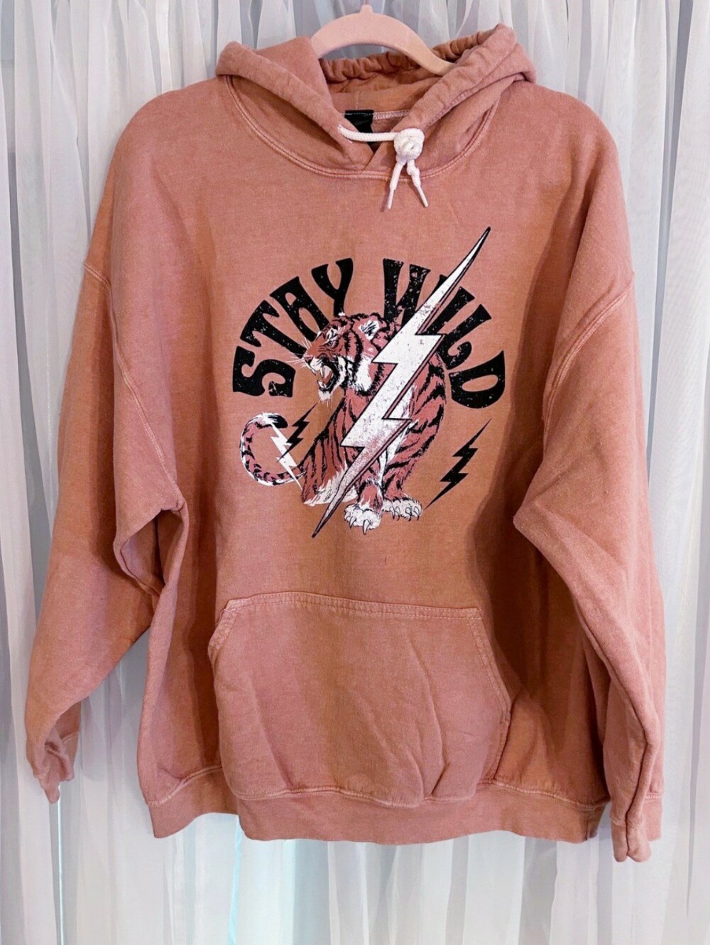 STAY WILD GRAPHIC HOODIE